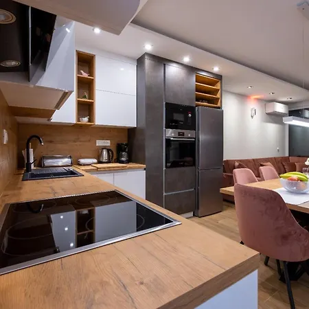 Exquisite And Stylish Apartament