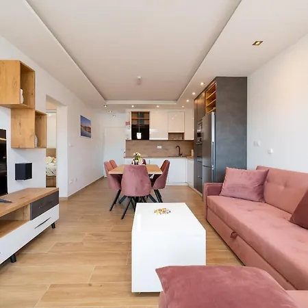 Exquisite And Stylish Apartment Trogir