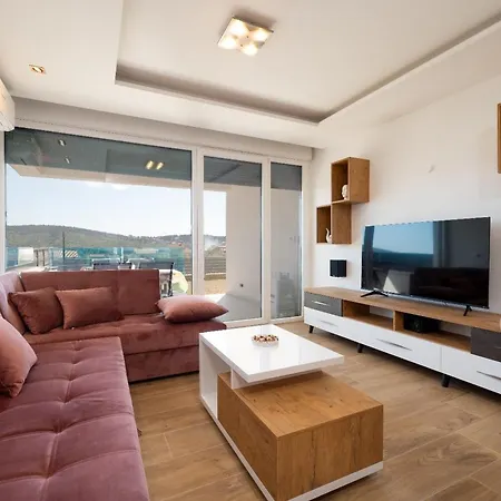 Exquisite And Stylish Apartment *