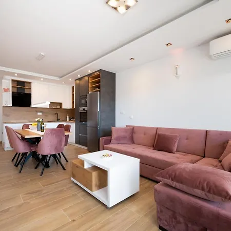 Exquisite And Stylish Apartment Trogir